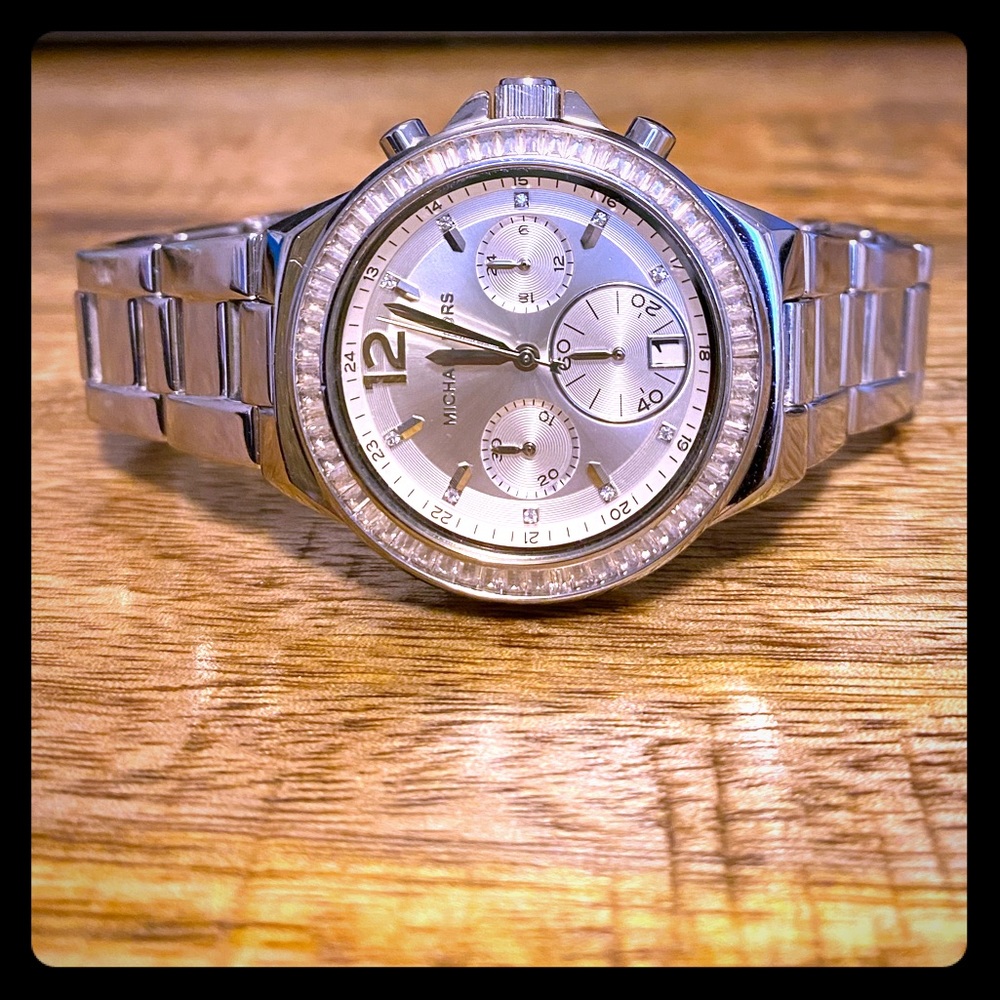 Michael Kors Dylan MK6211 Silver Crystal Watch